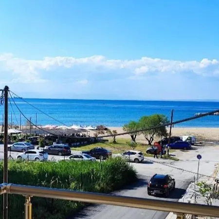 διαμέρισμα φένιας δίπλα στην θάλασσα *